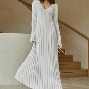 Knitted v-neck maxi dress